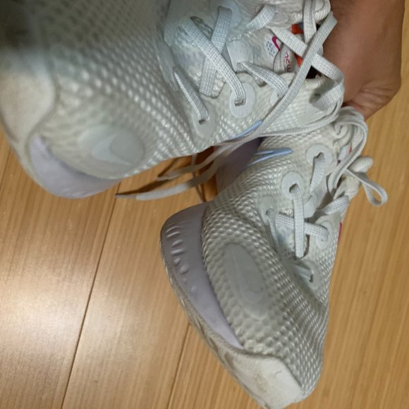 WHITE NIKE RENEW RUNNING SHOE (8.5) - Picture 5 of 8